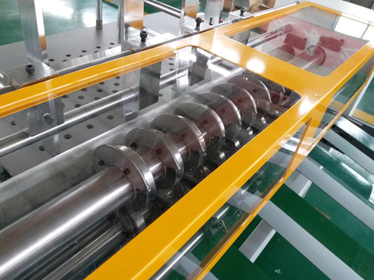 Çin Fıçı Tahtası Kağıdı Oluklu Bölme Makinesi Yüksek Hızlı Min Çalışma Boyutu 100 X 60 Mm Tedarikçi